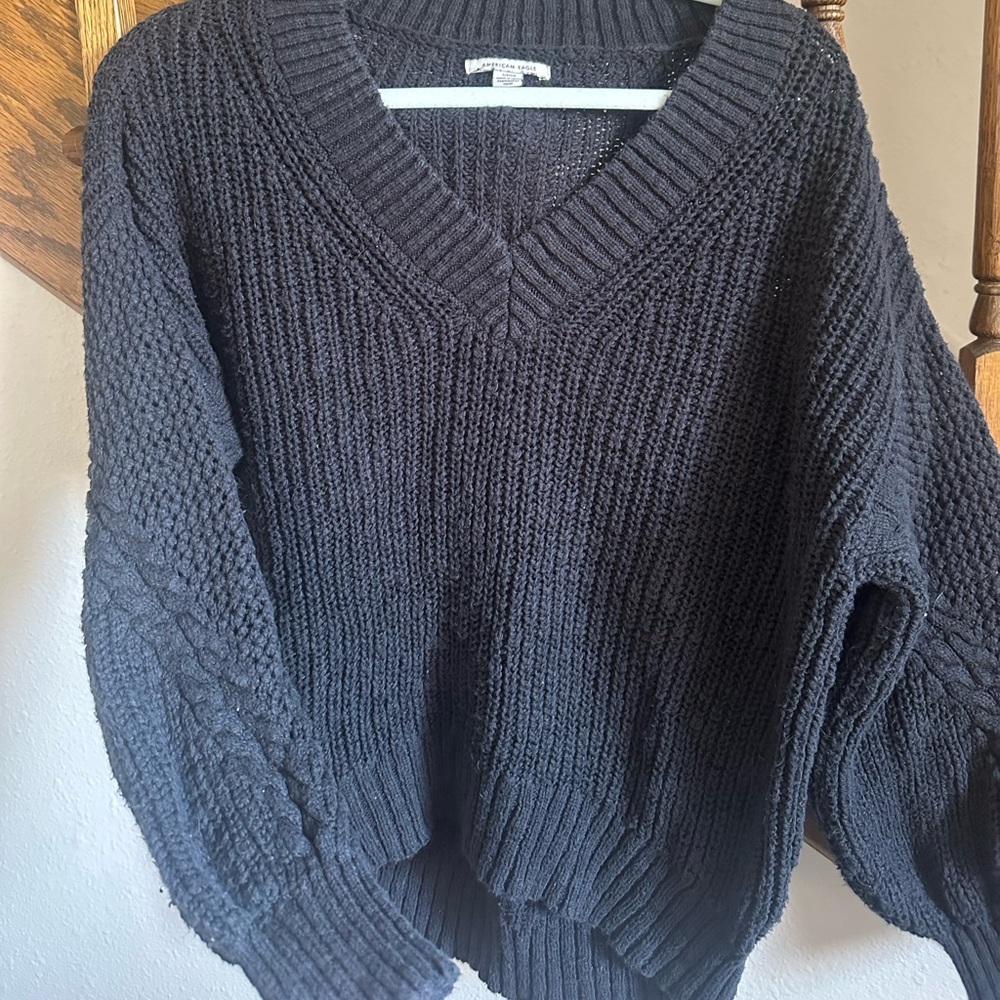 Black American eagle sweater. Size small fits small/medium